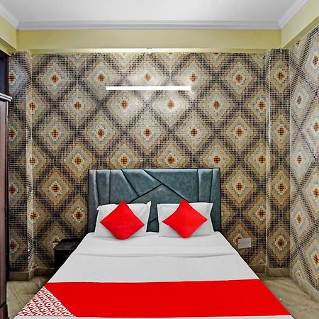Hotel O Park View Нойда Екстер'єр фото